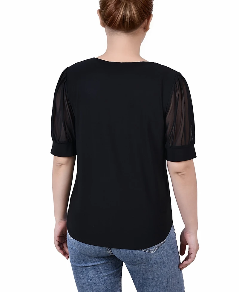 Petite Short Puff Sleeve V-neck Top