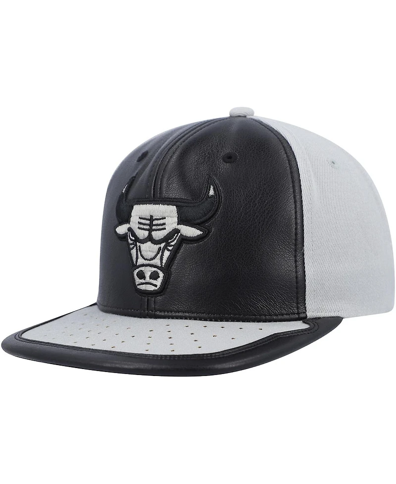 Men's Mitchell & Ness Black, Gray Chicago Bulls Day One Snapback Hat