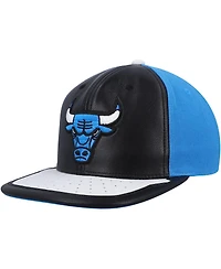 Men's Mitchell & Ness Black, White Chicago Bulls Day One Snapback Hat
