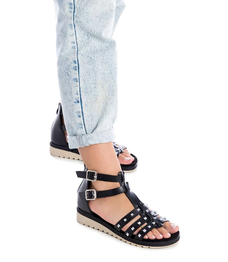 Women's Flat Sandals With Gold Studs By Xti