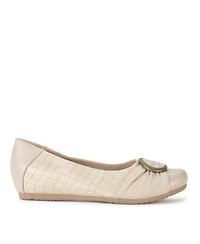 Baretraps Women's Mabely Flats