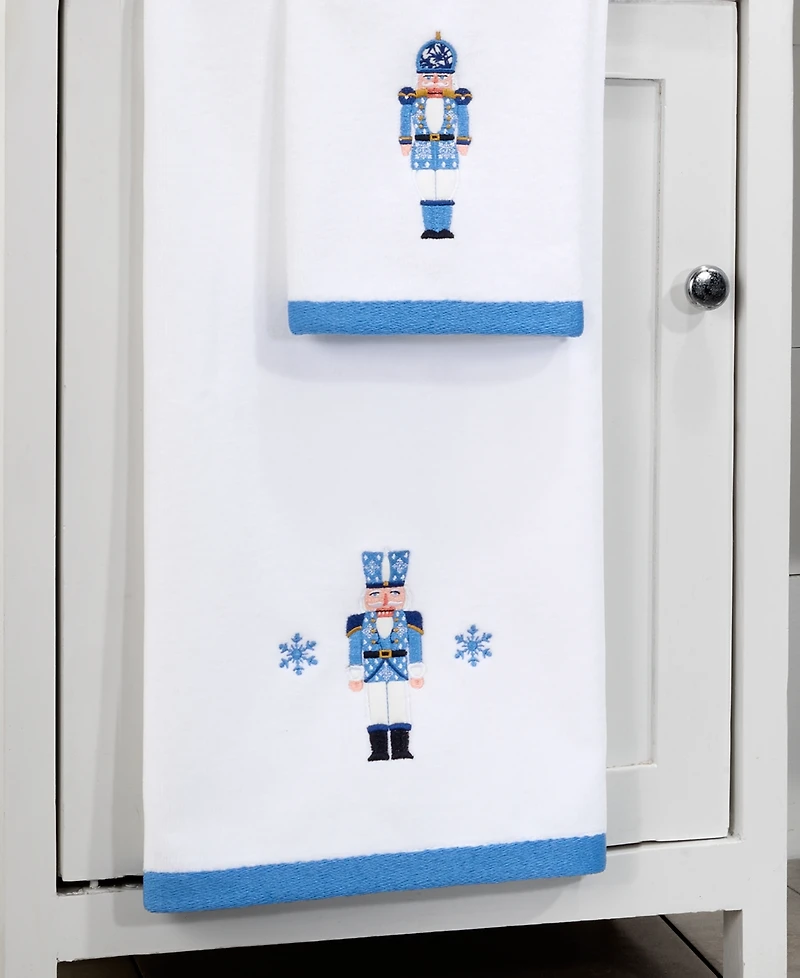 Avanti Nutcracker Trellis Cotton 4 Pack Fingertip Towel, 11" x 18"