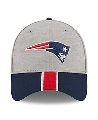 Men's New Era Heather Gray, Navy England Patriots Striped 39THIRTY Flex Hat