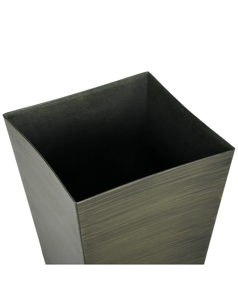 Elegant Stackable Wood-Look Outdoor Planters (Set of 3)