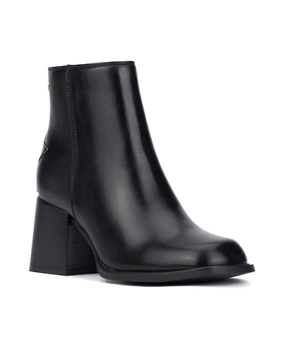 Olivia Miller Women's Star Ankle Boots