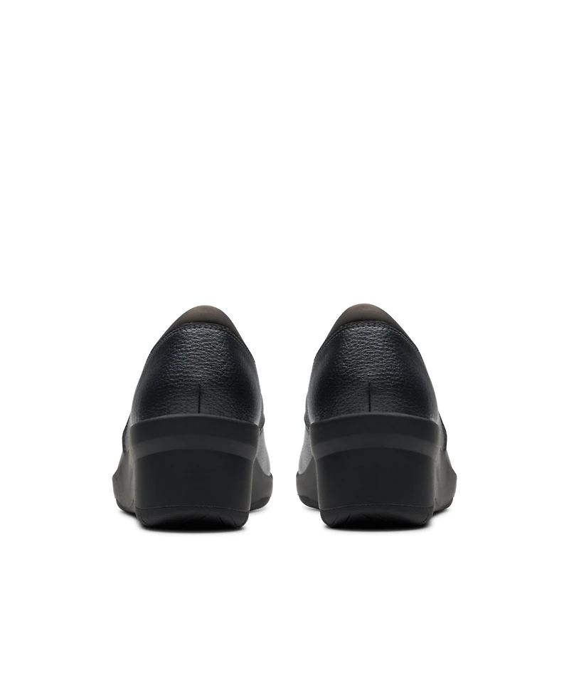 Clarks Women's Collection Suttyn Walk Shoes