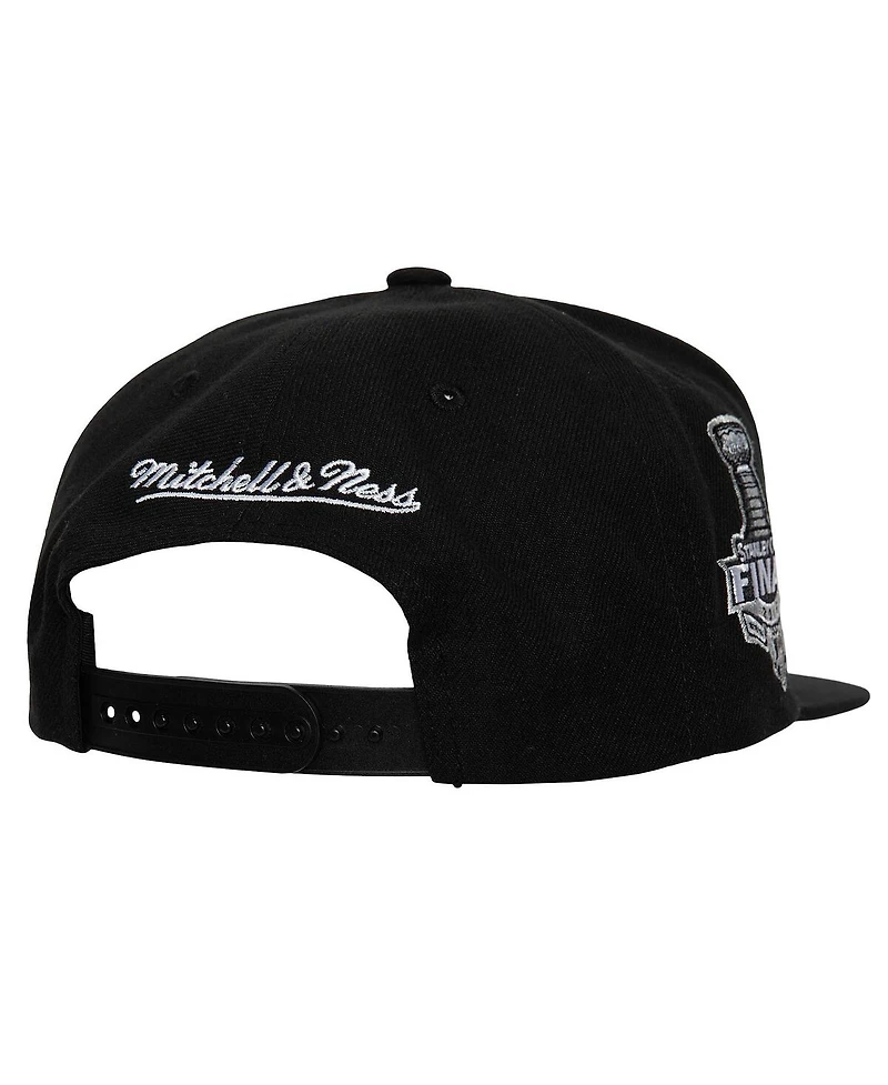 Mitchell & Ness Men's Black Chicago Blackhawks Core Top Spot Snapback Hat