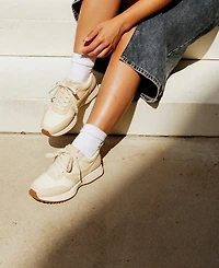 Dv Dolce Vita Women's Bynx Lace-Up Jogger Sneakers