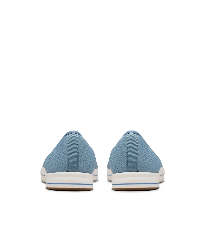 Clarks Women's Cloud Steppers Breeze Stretch Closed Toe Shoes