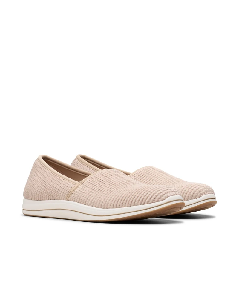 Clarks Women's Cloud Steppers Breeze Stretch Closed Toe Shoes