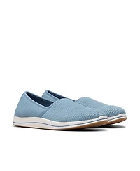 Clarks Women's Cloud Steppers Breeze Stretch Closed Toe Shoes