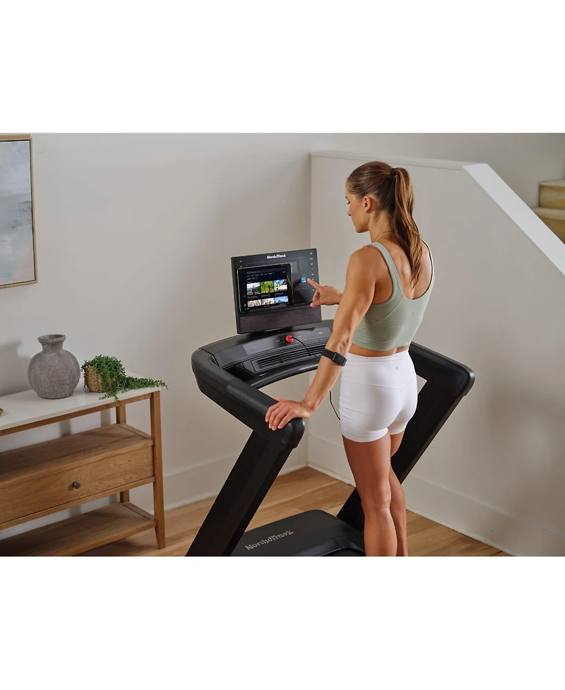 NordicTrack Commercial Le Treadmill
