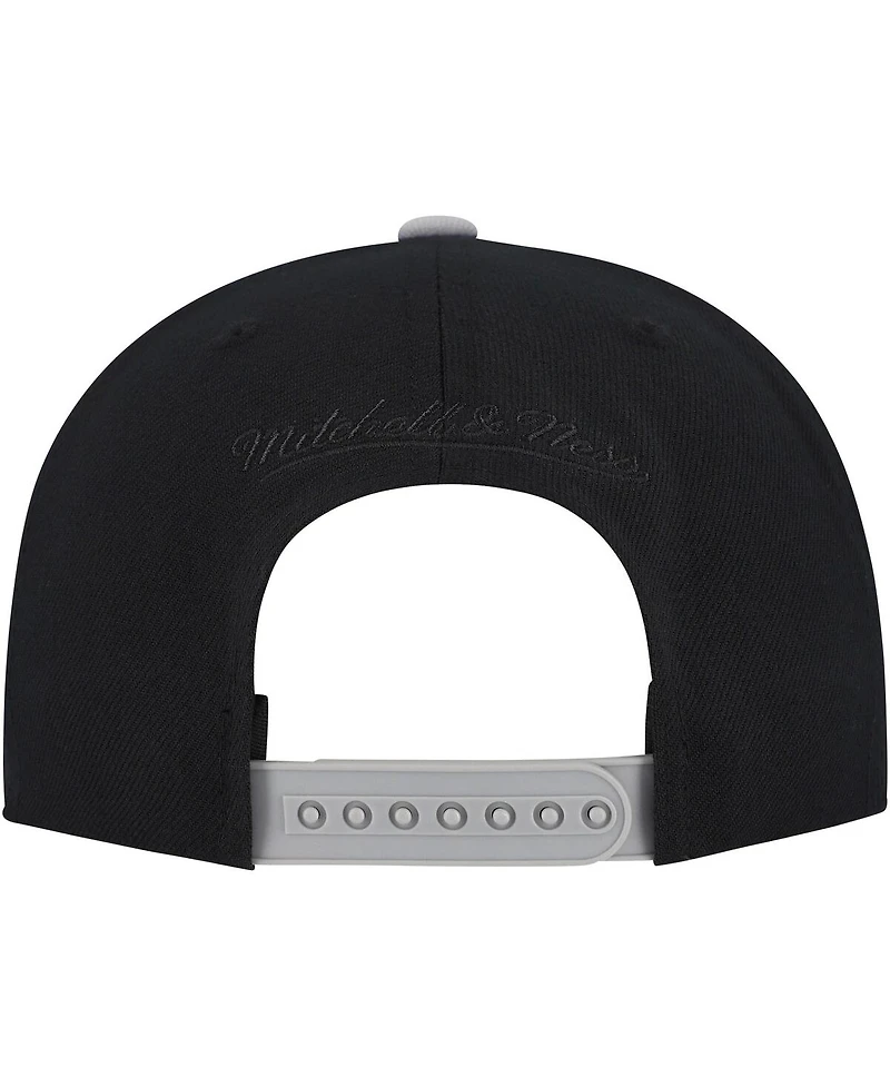 Mitchell & Ness Men's Gray Chicago Bulls Core Snapback Hat