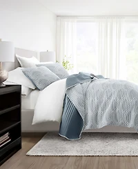 ienjoy Home Scallop Reversible -Pc. Lightweight Quilt Set