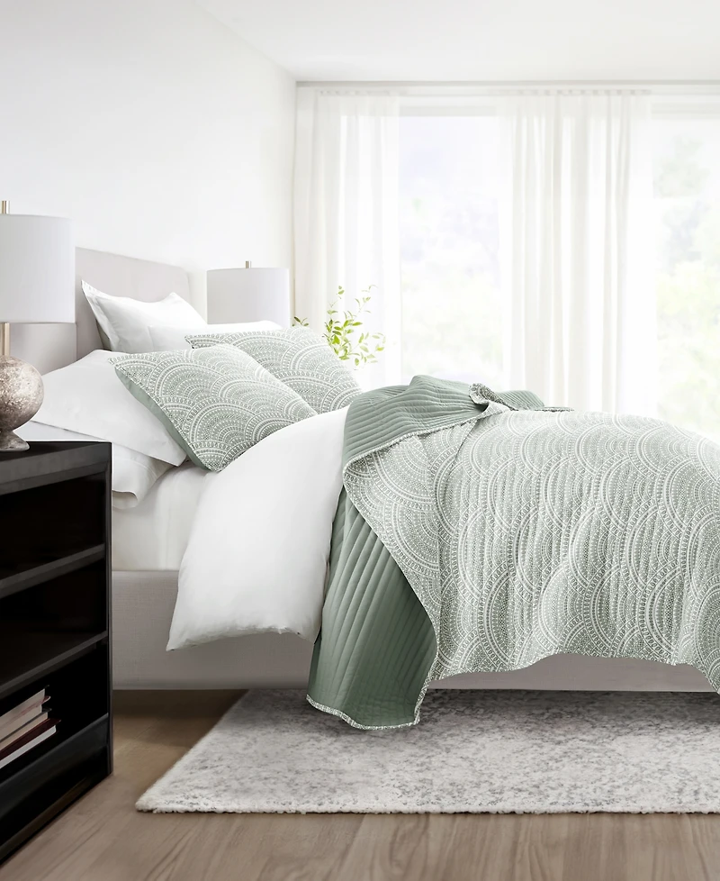 ienjoy Home Scallop Reversible 3-Pc. Lightweight Quilt Set, King/California King