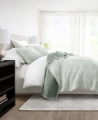 ienjoy Home Scallop Reversible 3-Pc. Lightweight Quilt Set, King/California King