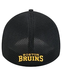 New Era Men's Black Boston Bruins Linear Featherweight 39THIRTY Flex Hat