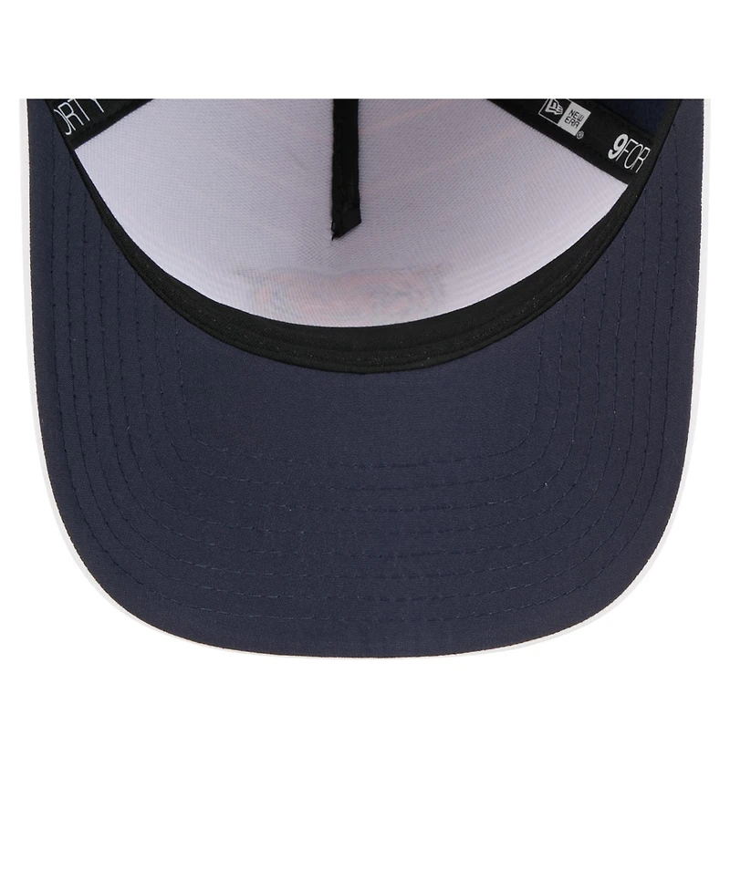 New Era Men's White/Navy Chicago Bears Adventure Gradient 9FORTY M-Crown A-Frame Adjustable Hat