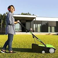 13 Inch 12 Amp Electric Scarifier with Collection Bag and Removable Blades