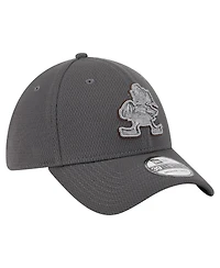 New Era Men's Graphite Cleveland Browns Throwback Logo Main 39THIRTY Flex Hat