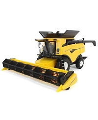 Ertl 1/32 New Holland CR8.90 Combine with Draper & Grain Heads