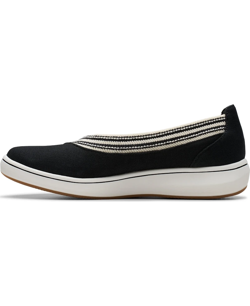 Clarks Women's Cloud Steppers Breeze Sky Air Closed Toe Shoes