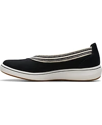 Clarks Women's Cloud Steppers Breeze Sky Air Closed Toe Shoes