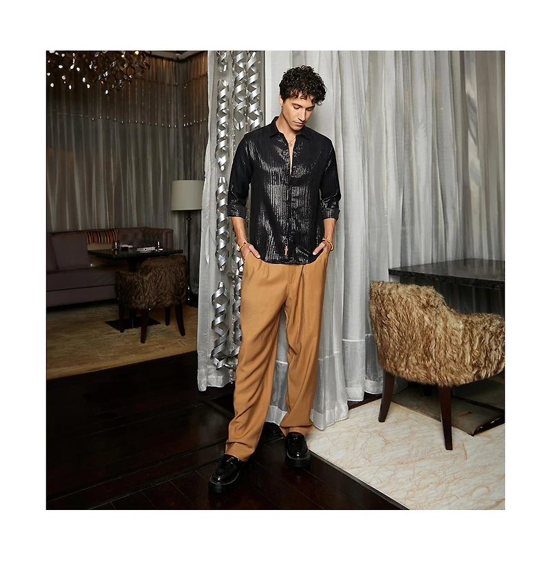 Campus Sutra Men's Metallic Black Metallic Blushed Shirt