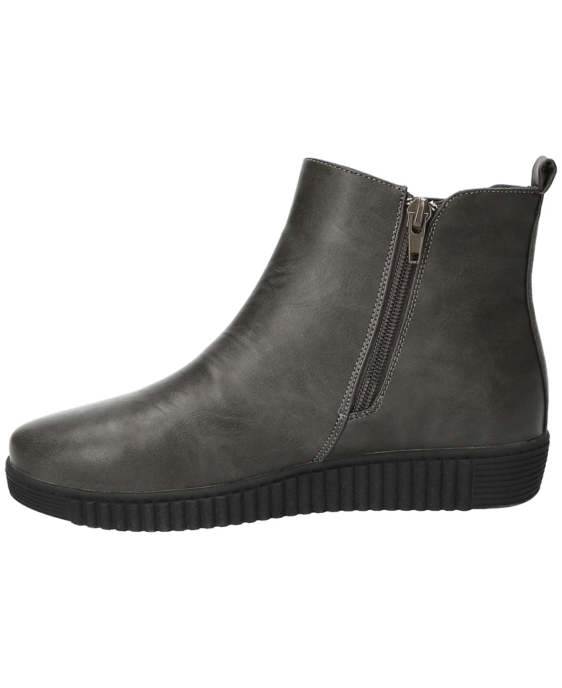 Easy Street Women's Wyatt Chelsea Boots
