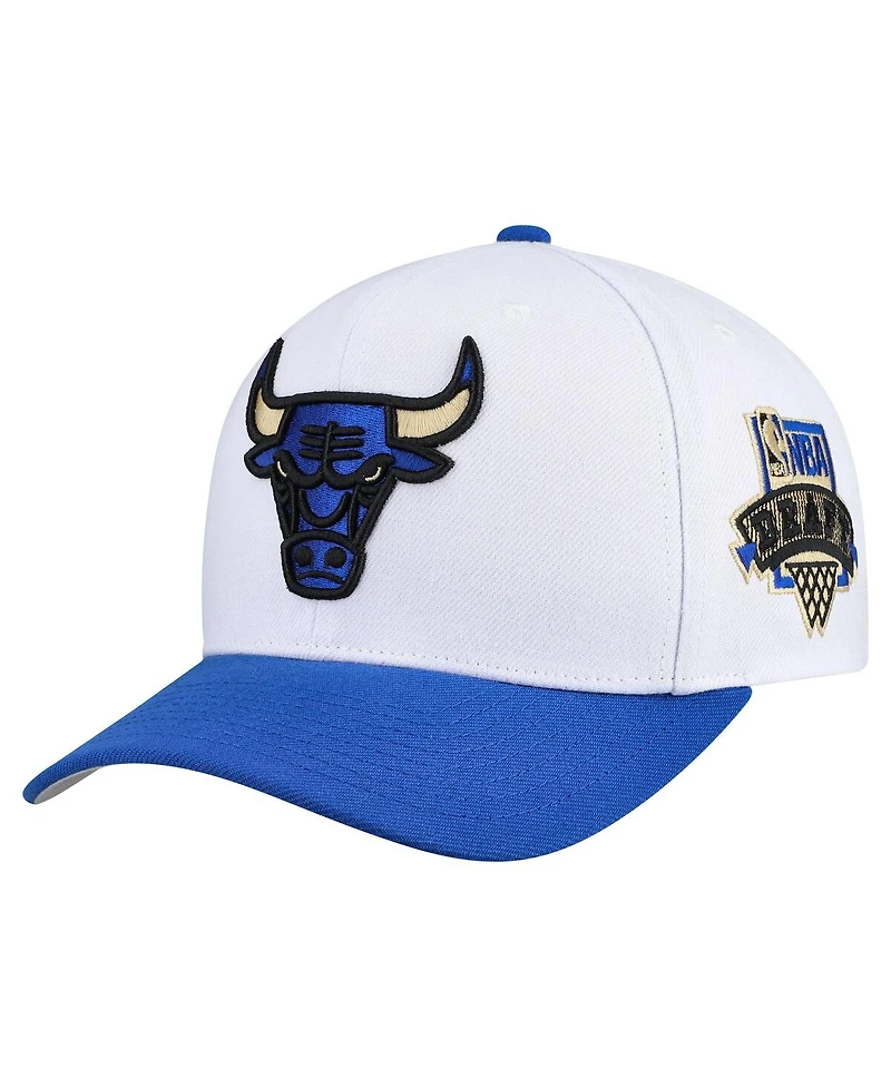 Mitchell & Ness Men's White Chicago Bulls Core Pro Crown Adjustable Hat