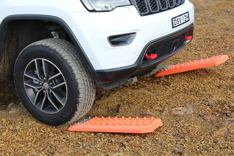 Maxsa Innovations Escaper Buddy With Metal Traction Grips