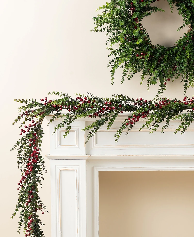 Glitzhome 6 ft Polyethylene Christmas Dripping Eucalyptus Garlands with Berries, Set of 2