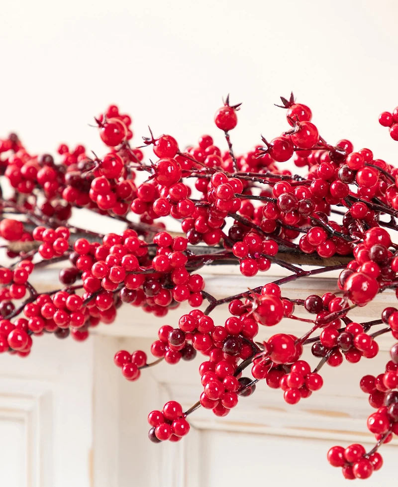 Glitzhome 6 ft Plastic Christmas Berries Garland
