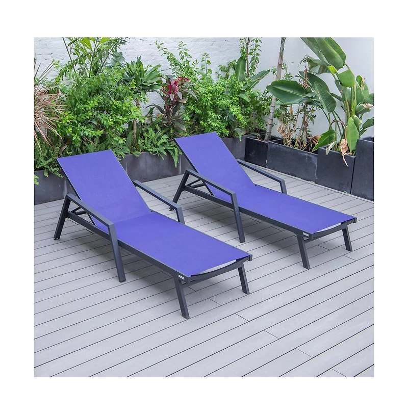 LeisureMod Lounge Chair With Armrests in Aluminum Frame