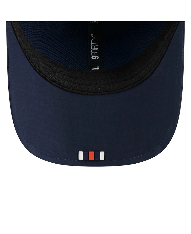New Era Men's Navy Chicago Bears 2025 Sideline M-crown 9FORTY Adjustable Hat