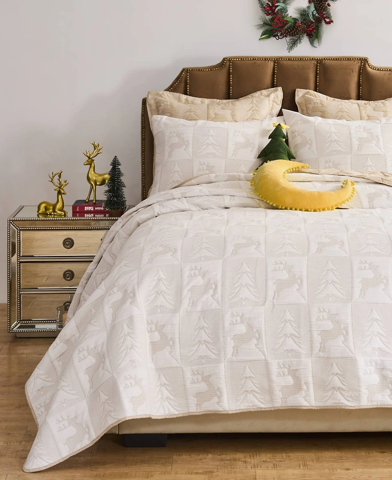 Greenland Home Fashions Reindeer Games Holiday Matelasse -Pc. Coverlet Set