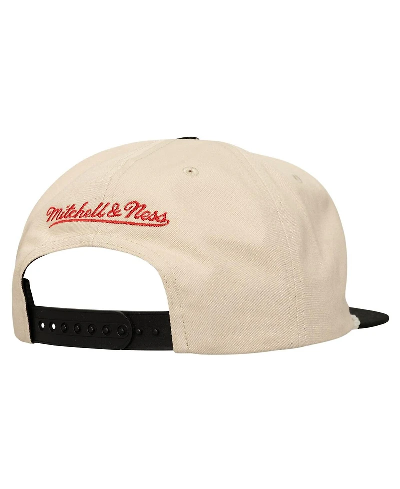 Mitchell & Ness Men's Cream/Black Chicago Bulls Cityscape Caddy Snapback Hat