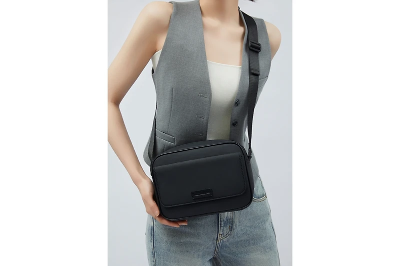 Women's Waterproof over shoulder bag - Multi-Pocket Crossbody Victoria Hyde Sidney