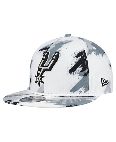 New Era Men's White San Antonio Spurs Paint 9FIFTY Snapback Hat