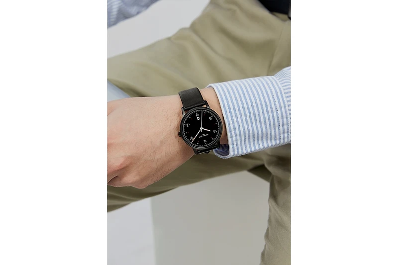 Victoria Hyde Men's Watch Apple Leather Strap Orton in