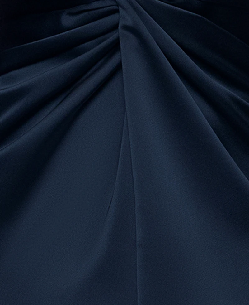 Xscape Women's Short Sleeve V-Neck Ball Gown