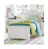 Liberty Furniture Industies Summer House Full Panel Bed in Oyster