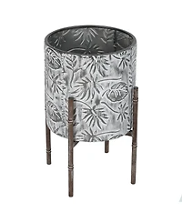 LuxenHome Set of 2 Coastal Distressed White and Gray Metal Cachepot Planters with Metal Stand