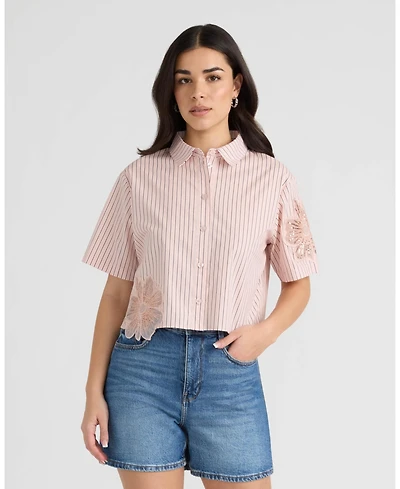 Nvlt Women's Short Sleeve Camp Shirt w Floral Applique