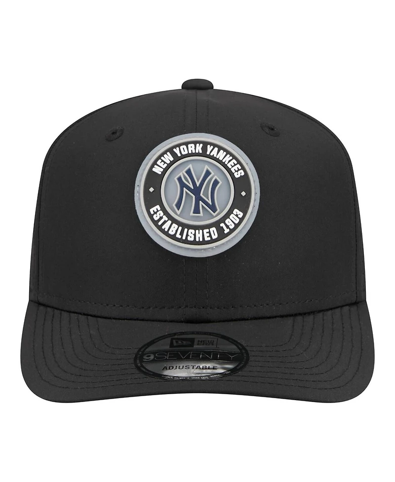 New Era Men's Black New York Yankees Circle 9SEVENTY Adjustable Hat