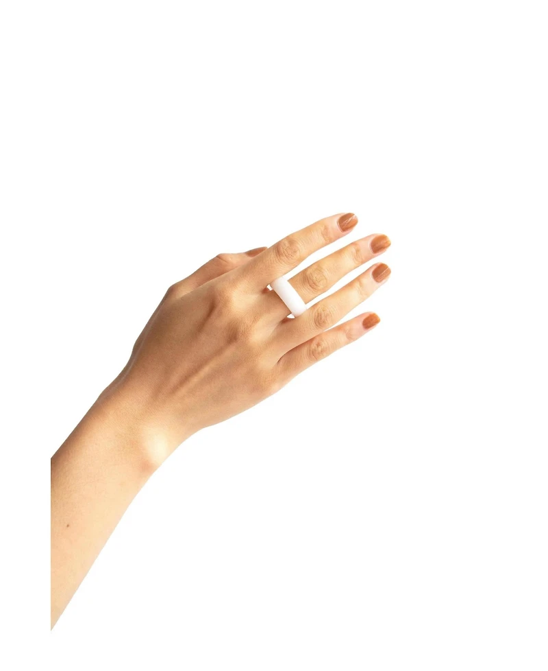 Tee — White jade stone ring