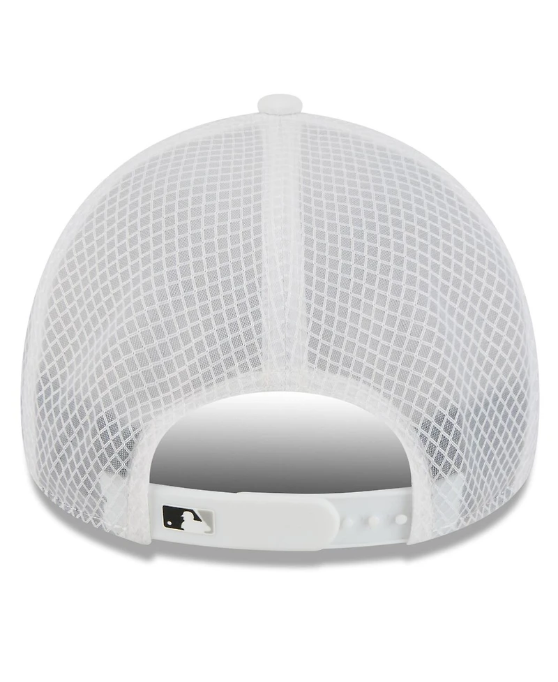 New Era Men's White Chicago White Sox 2026 Batting Practice Apex 9FORTY Adjustable Trucker Hat