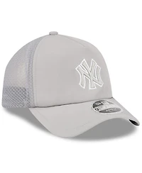 New Era Men's Gray New York Yankees 2026 Batting Practice Apex 9FORTY Adjustable Trucker Hat