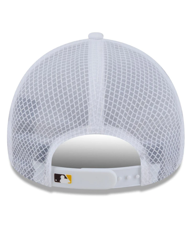New Era Men's White San Diego Padres 2026 Batting Practice Apex 9FORTY Adjustable Trucker Hat