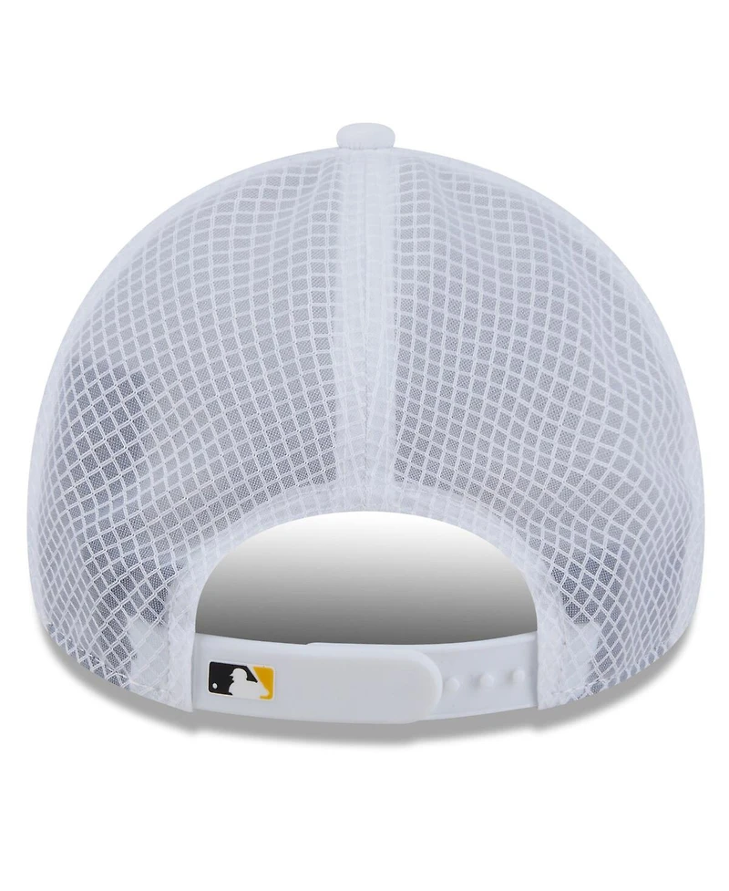 New Era Men's White Pittsburgh Pirates 2026 Batting Practice Apex 9FORTY Adjustable Trucker Hat